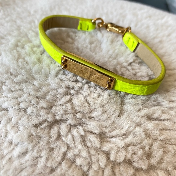 MARC BY MARC JACOBS Standard Chain ID Bracelet In Yellow NWOT - Picture 3 of 7